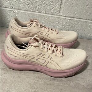 Asics GT-2000 Cream and Pink Running Shoes - Women’s size 10